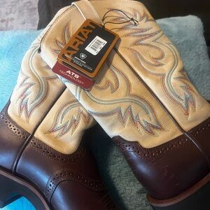 Brand new with tags women’s Arita boots size 6b